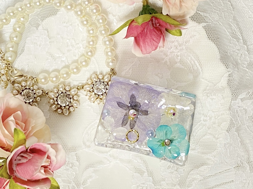 押し花のレジンバンスクリップ