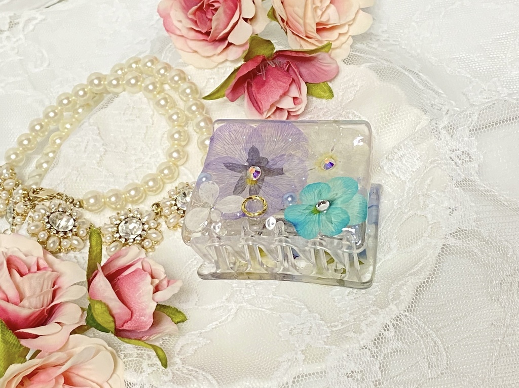 押し花のレジンバンスクリップ