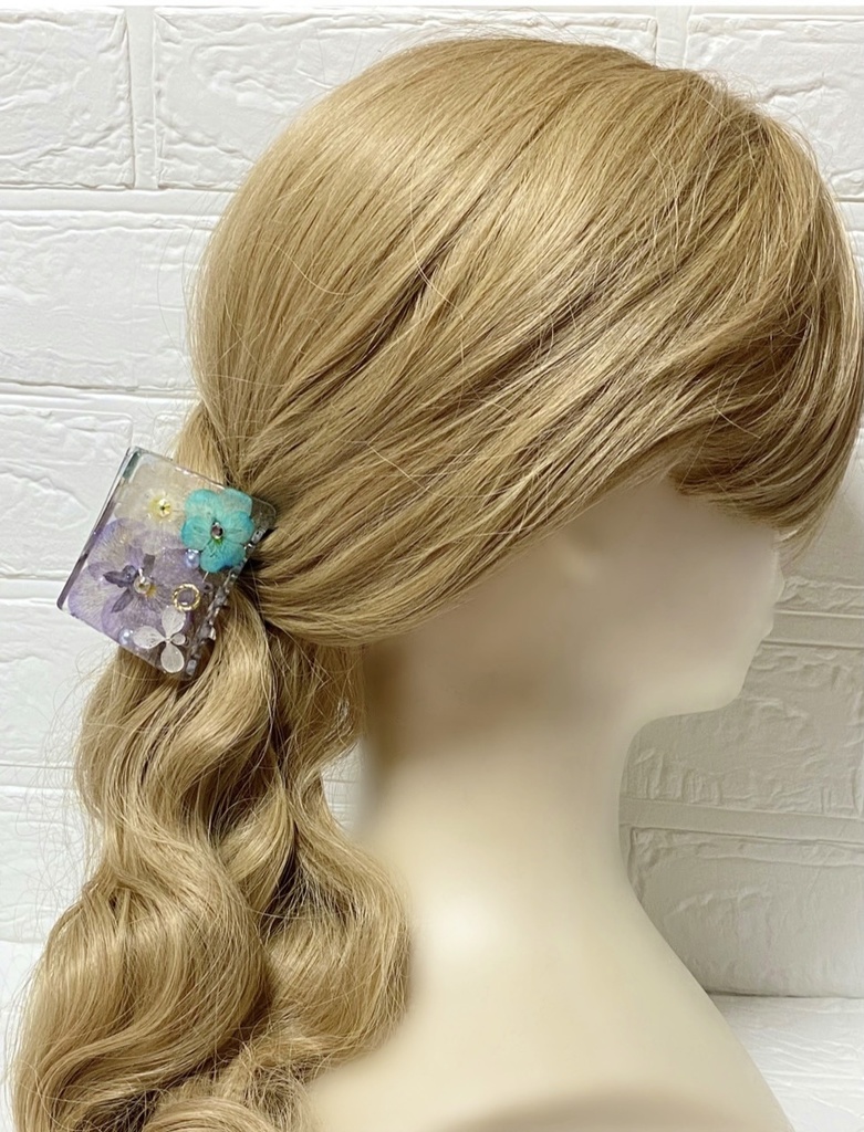 押し花のレジンバンスクリップ