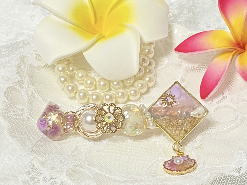 優しいカラーの海のレジンヘアクリップ