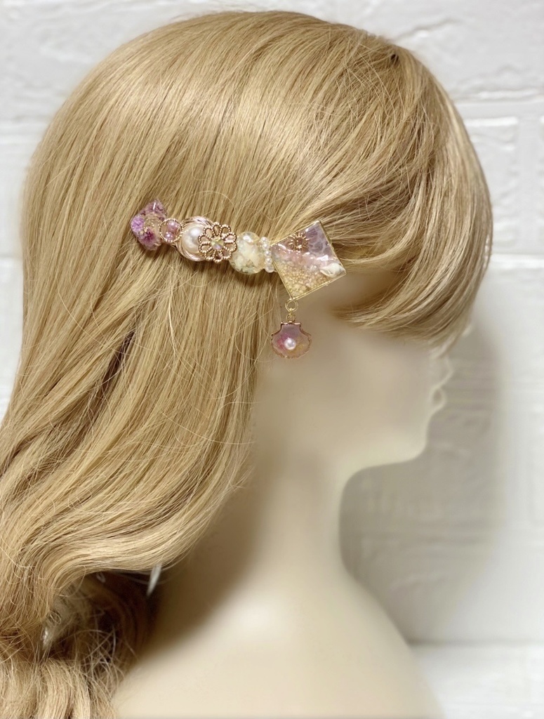 優しいカラーの海のレジンヘアクリップ