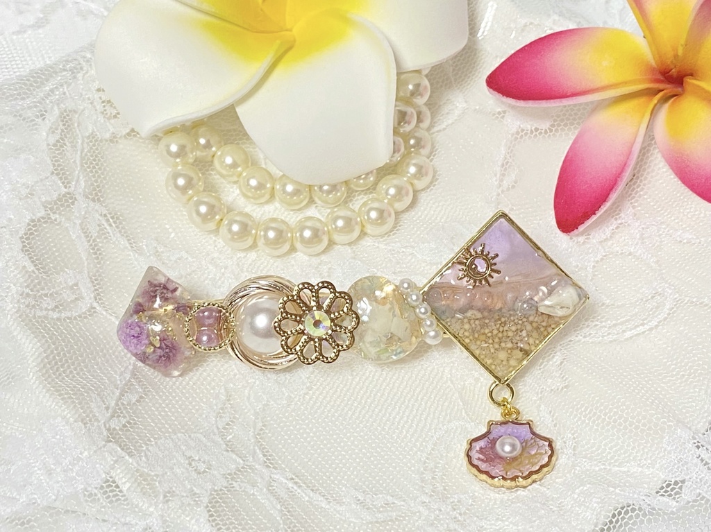優しいカラーの海のレジンヘアクリップ