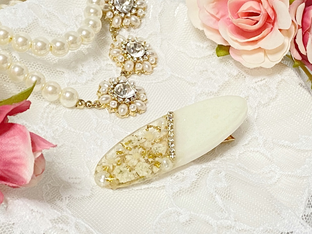 お花のキラキラレジンヘアクリップ※ホワイト