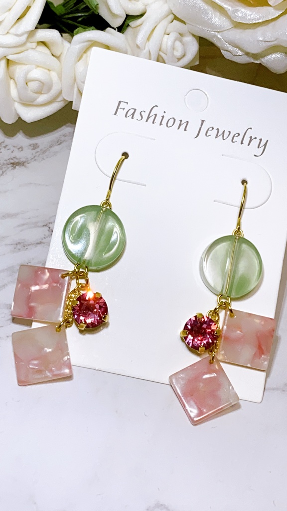 甘露寺蜜璃モチーフピアス