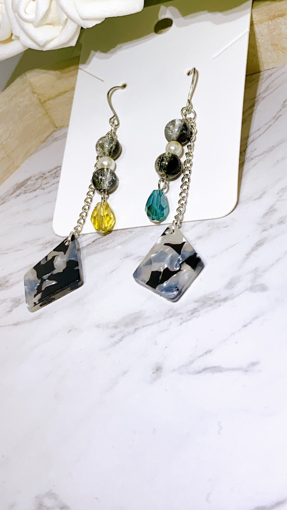 鬼滅の刃 無限列車編公開記念 弾12弾 伊黒小芭内モチーフピアス