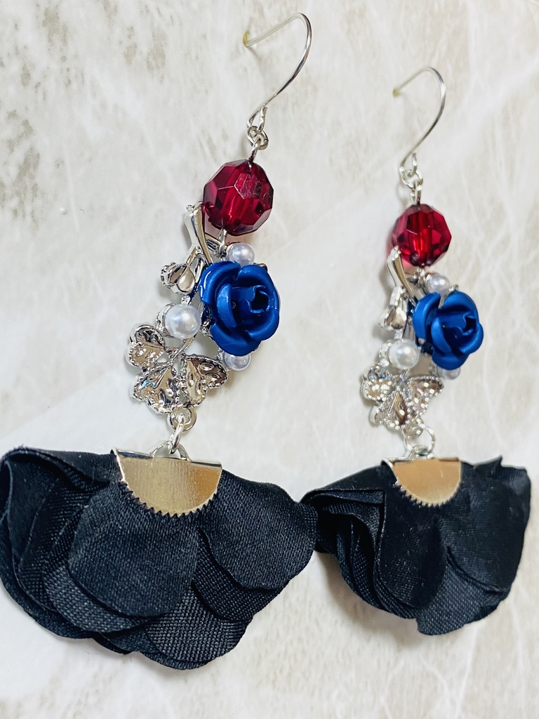 ウマ娘プリティダービー ライスシャワー モチーフピアスorイヤリング 2種類