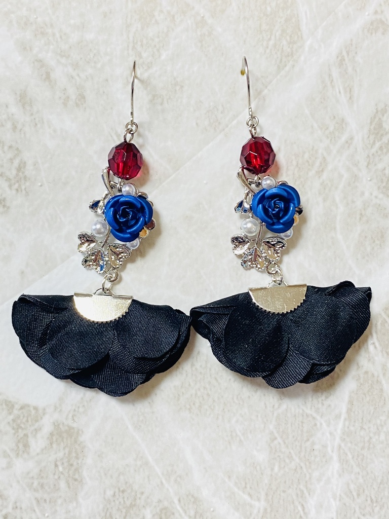 ウマ娘プリティダービー ライスシャワー モチーフピアスorイヤリング 2種類