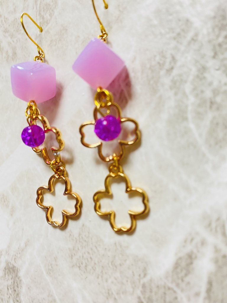 ウマ娘プリティダービー スペシャルウィーク モチーフピアスorイヤリング