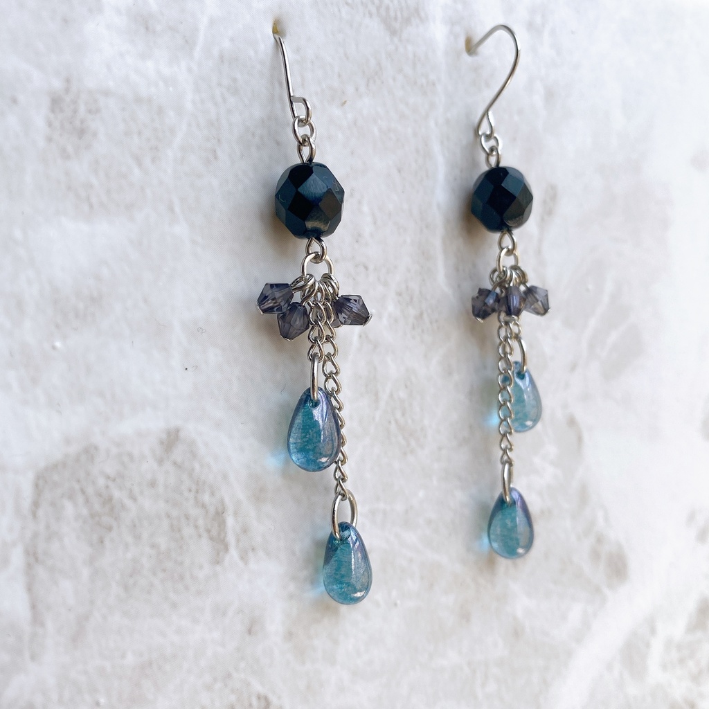 VTuberにじさんじ 黛灰 モチーフピアスorイヤリング