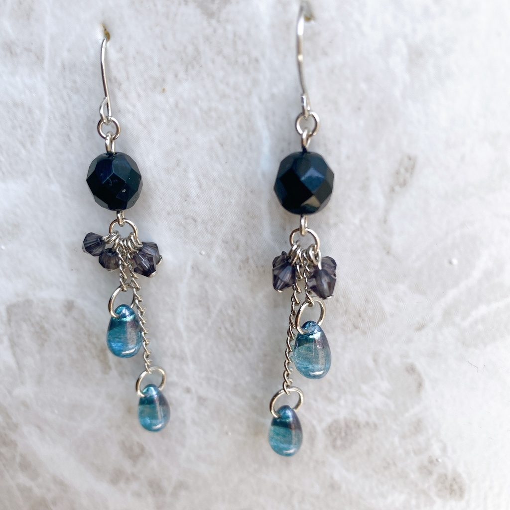 VTuberにじさんじ 黛灰 モチーフピアスorイヤリング