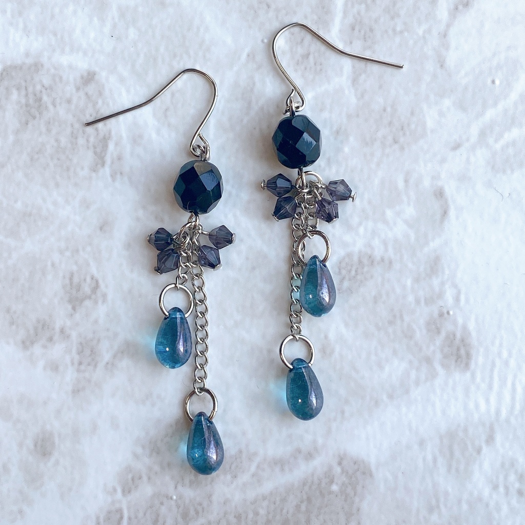 VTuberにじさんじ 黛灰 モチーフピアスorイヤリング