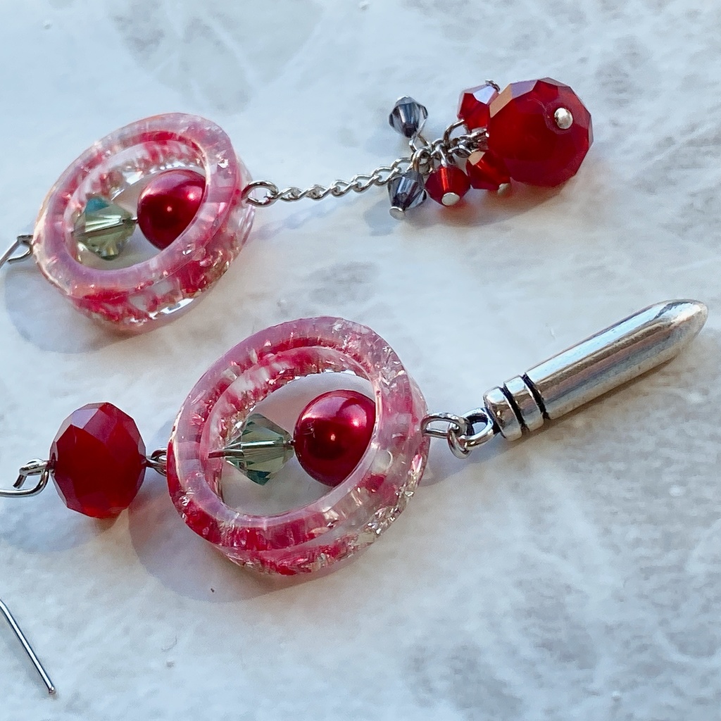 名探偵コナン 緋色組 モチーフピアスorイヤリング