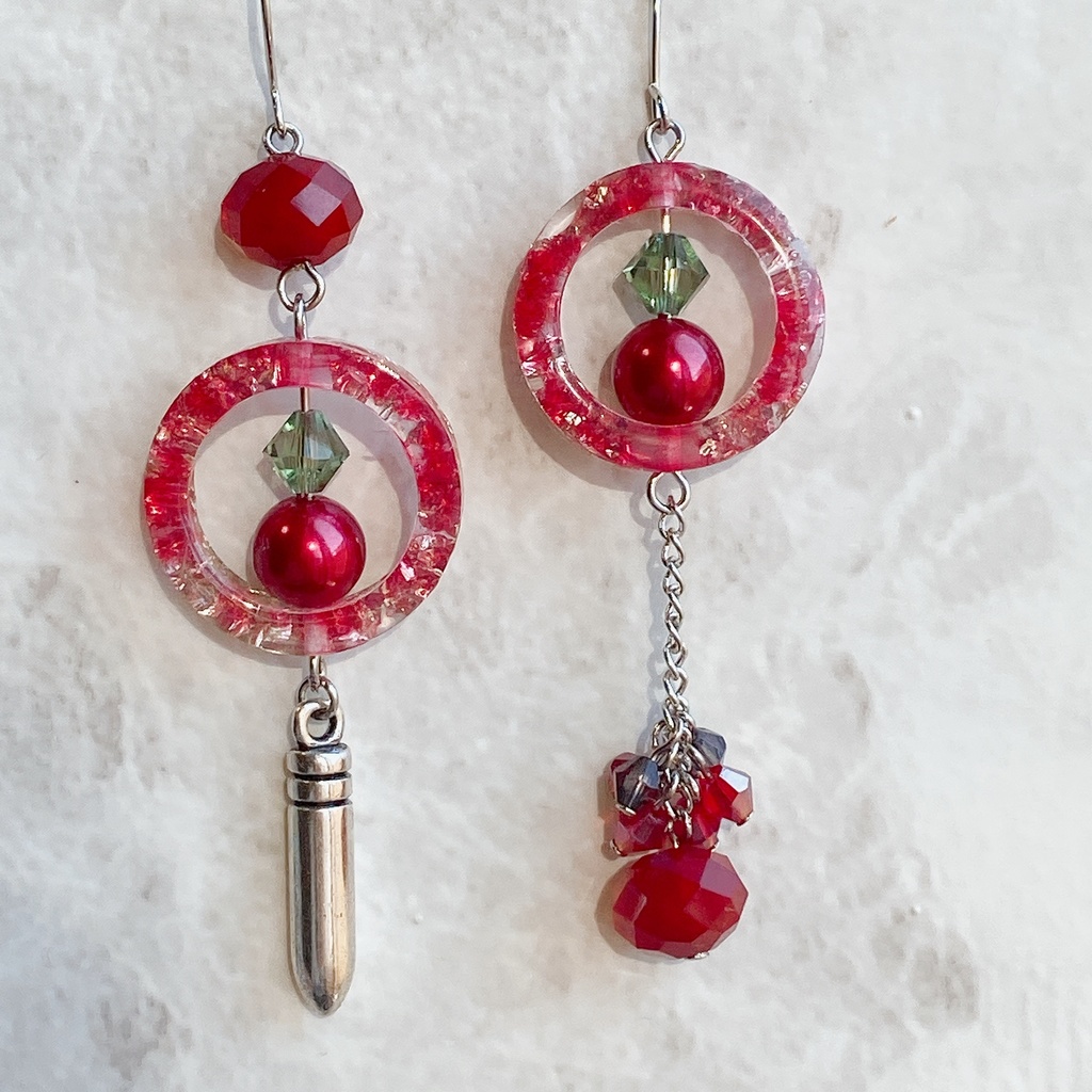 名探偵コナン 緋色組 モチーフピアスorイヤリング