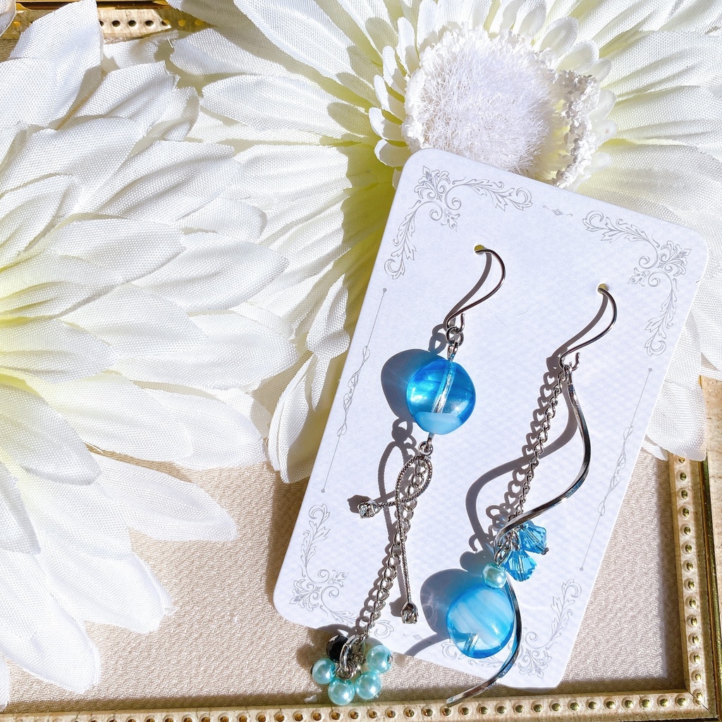 東京リベンジャーズ ばじふゆ(場地圭介&松野千冬)モチーフピアスorイヤリング スワロフスキー・クリスタル使用