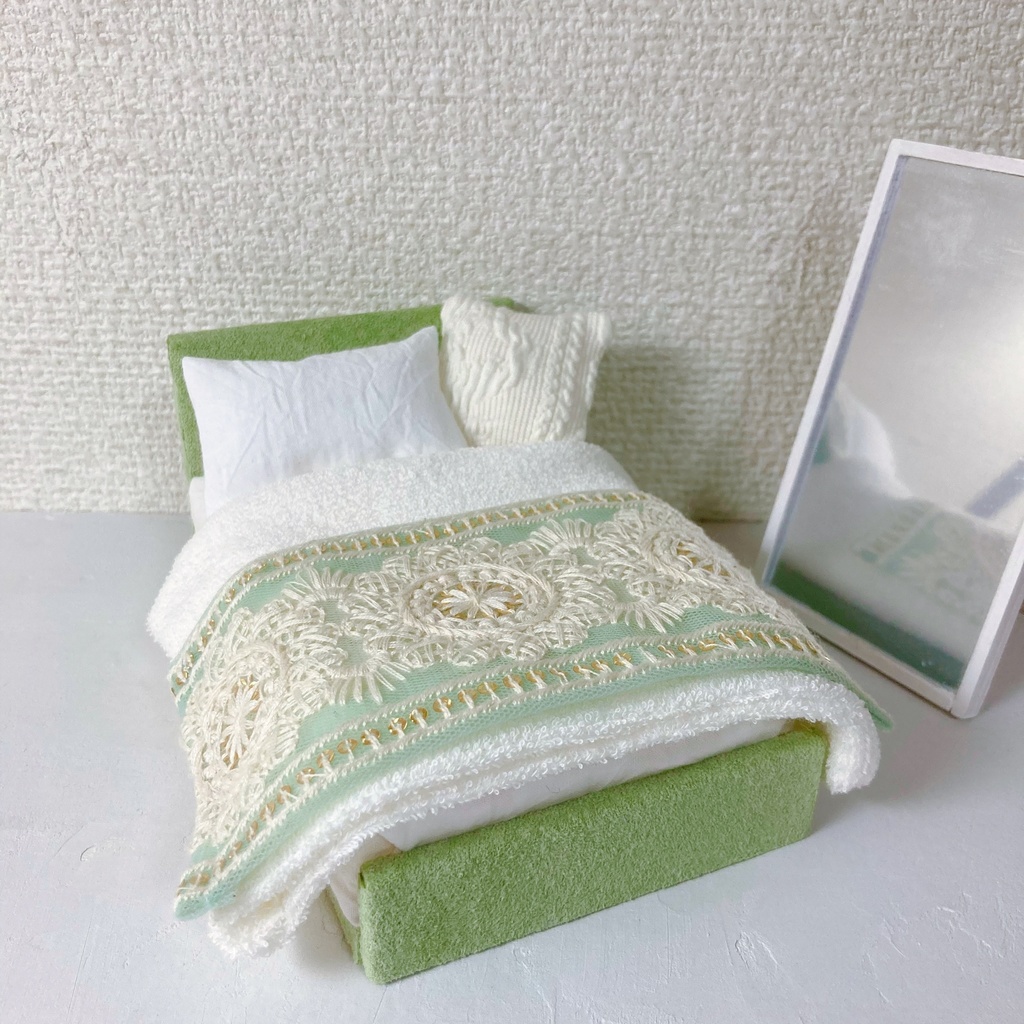 ミニチュア家具　ベッド