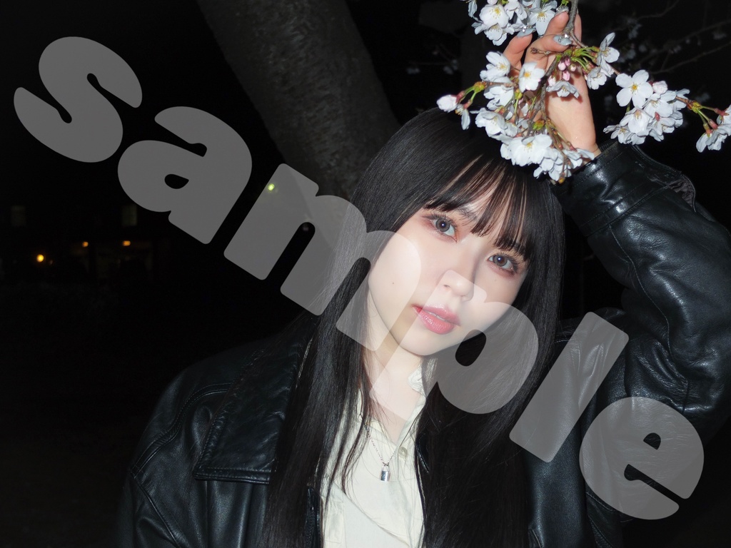 1st 写真集「はるのよる」From Etranger