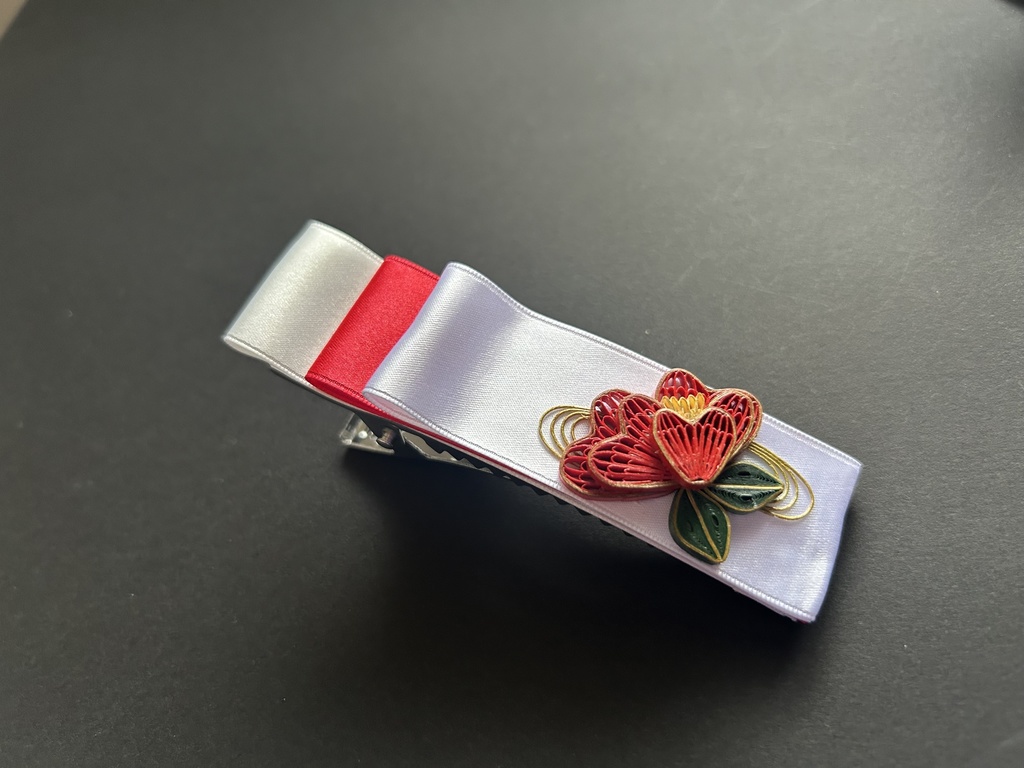 椿のヘアクリップ