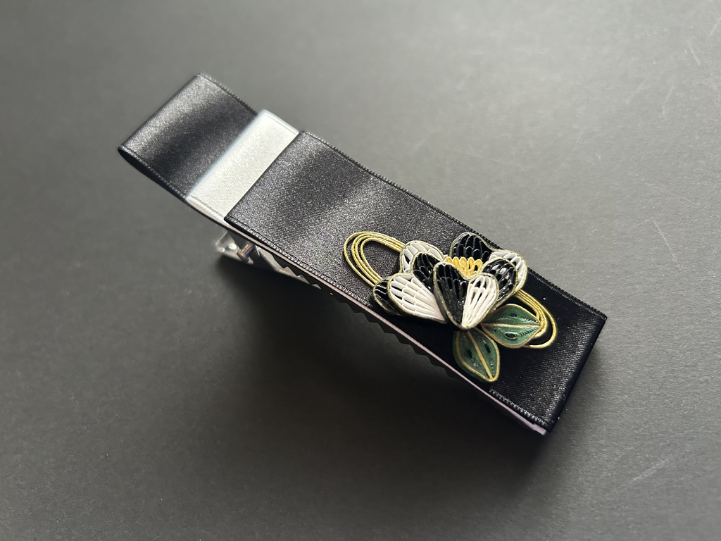 椿のヘアクリップ