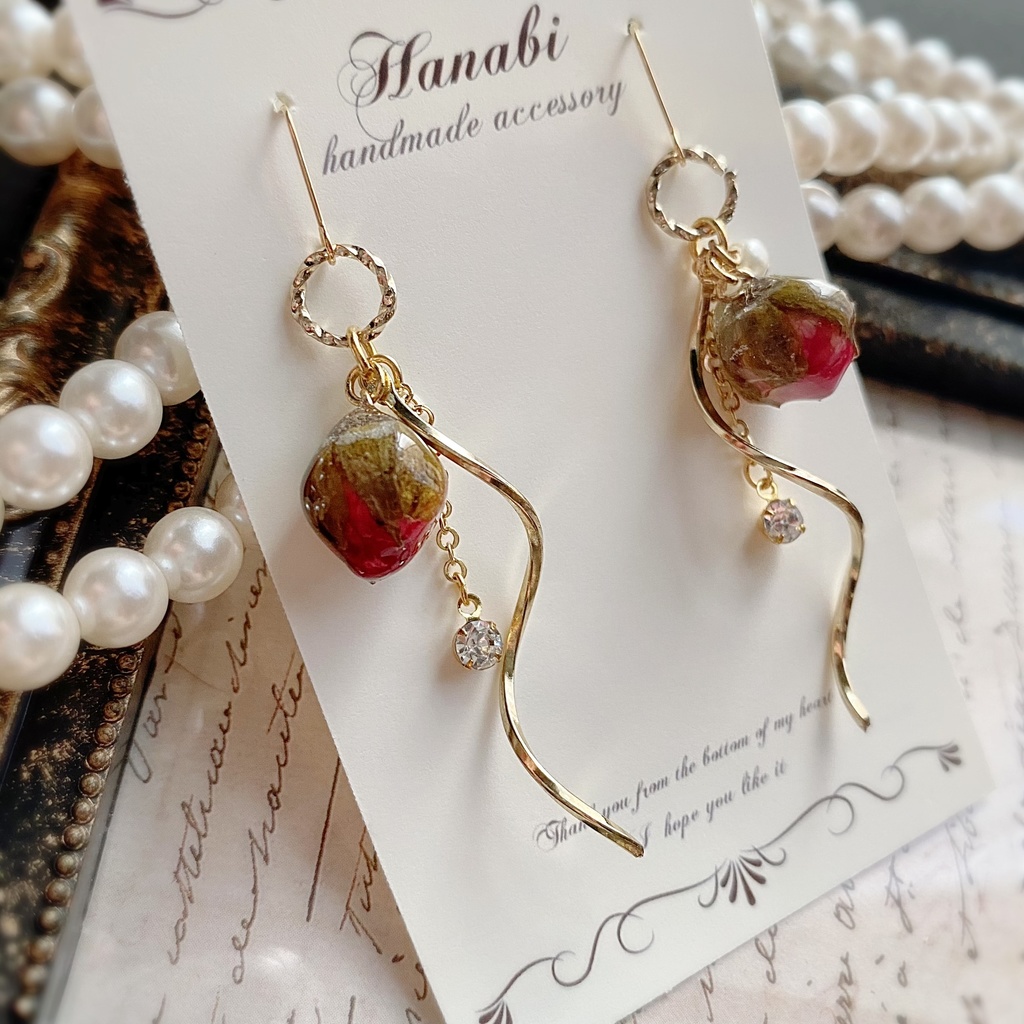 アンティークローズ*ひねりゴールドピアス/イヤリング