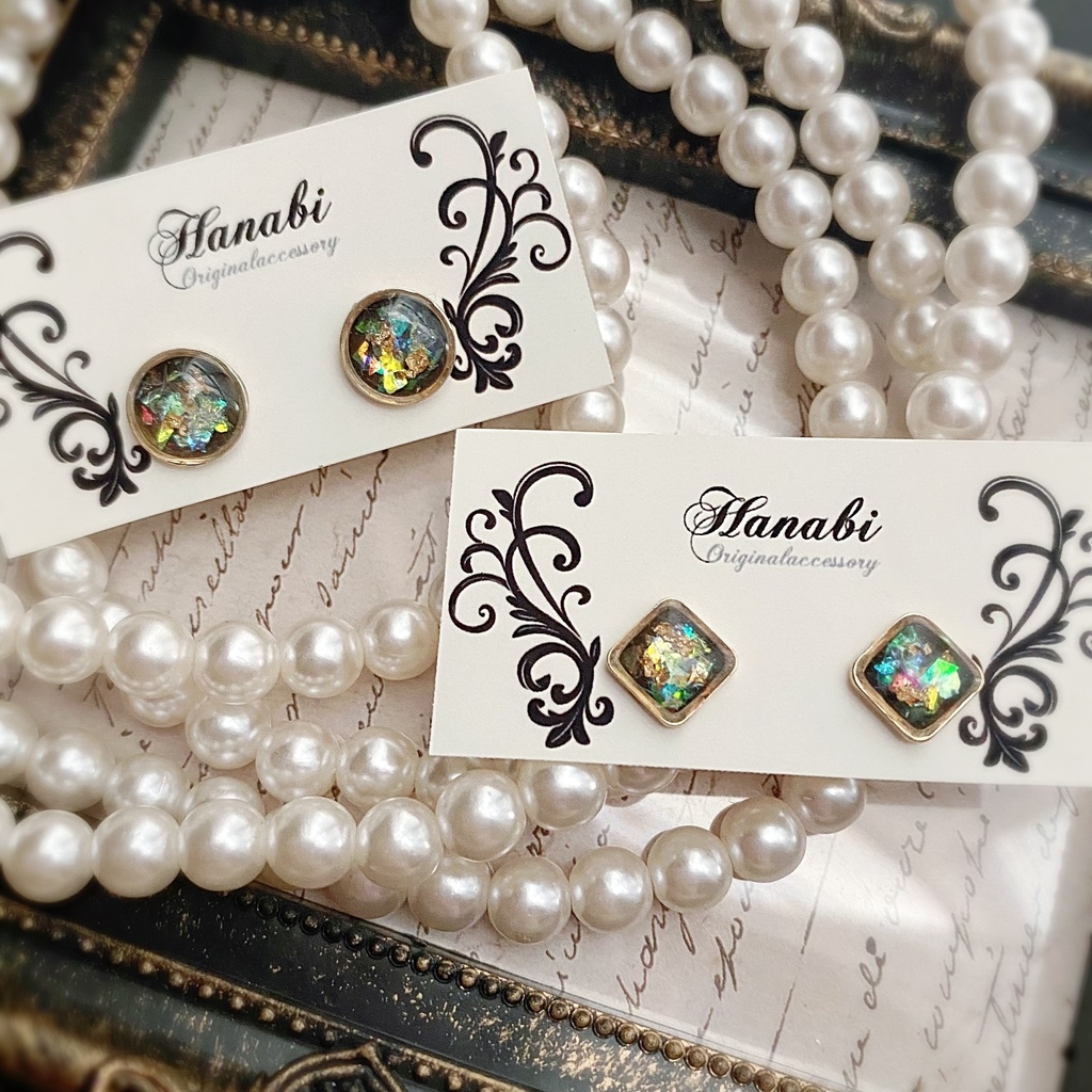 イルミネーション*煌めきブラック秋ピアス/イヤリング