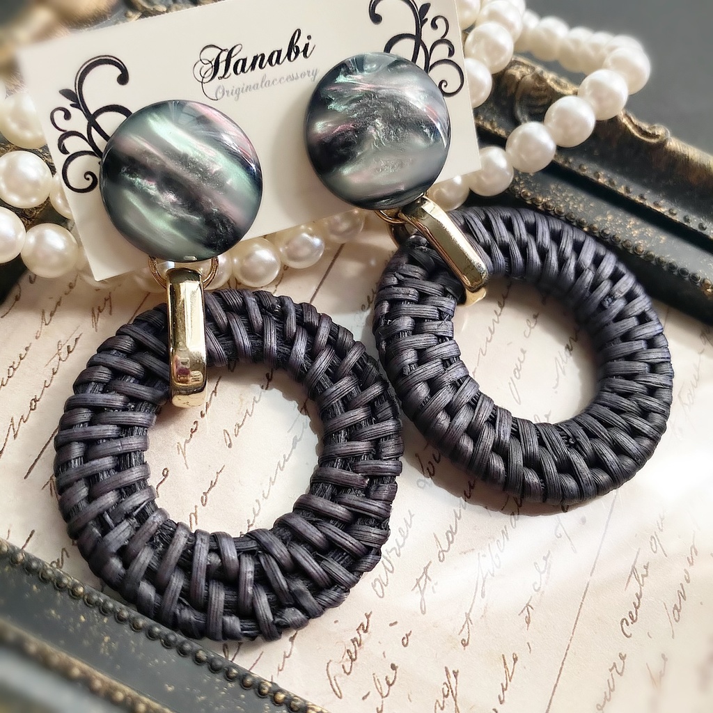 大ぶり*ブラックラタンピアス/イヤリング