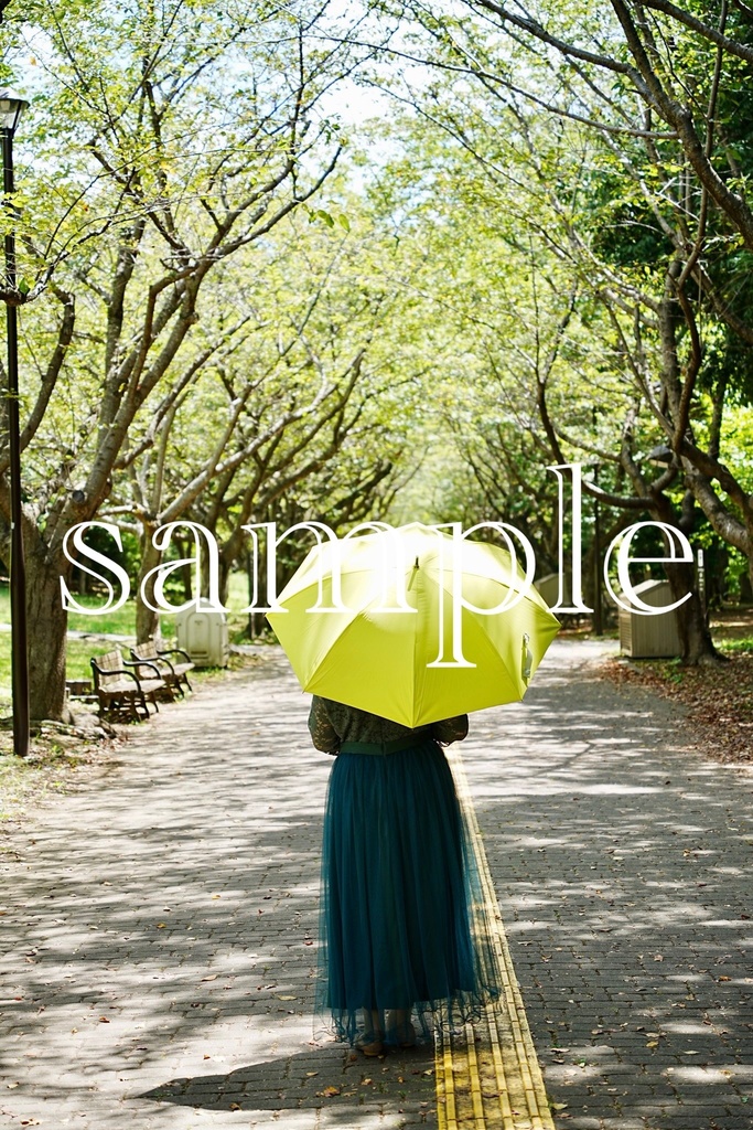 街路樹の女の子Tシャツ