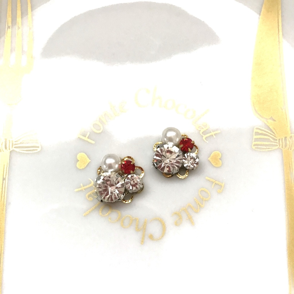 送料込み☆赤のビジューピアス