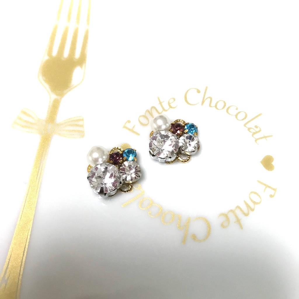 送料無料⭐︎紫と水色のビジューピアス
