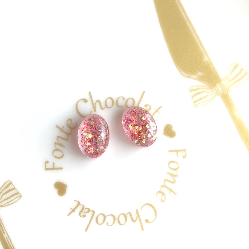 送料込み⭐︎赤いラメのぷっくりオーバルピアス