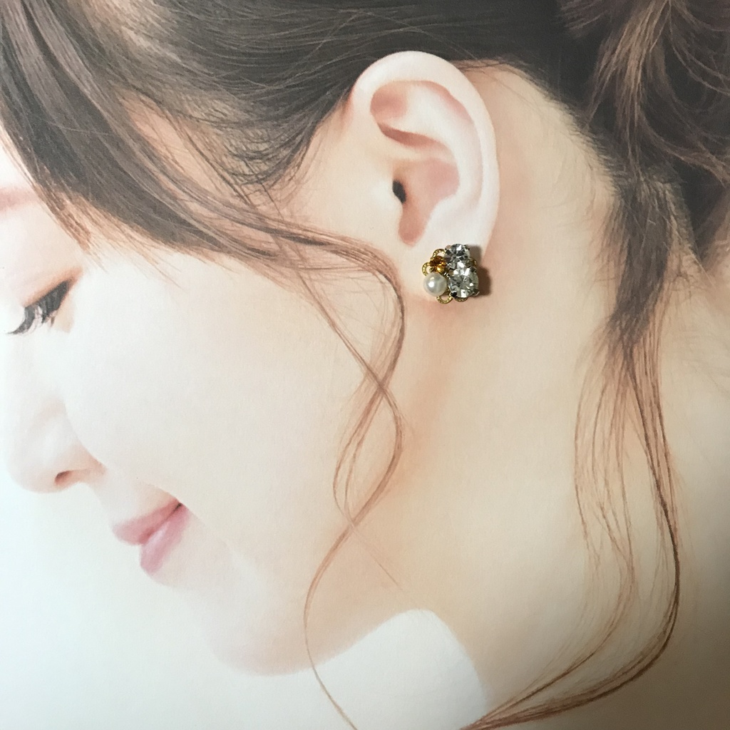 送料込み⭐︎オレンジのビジューピアス