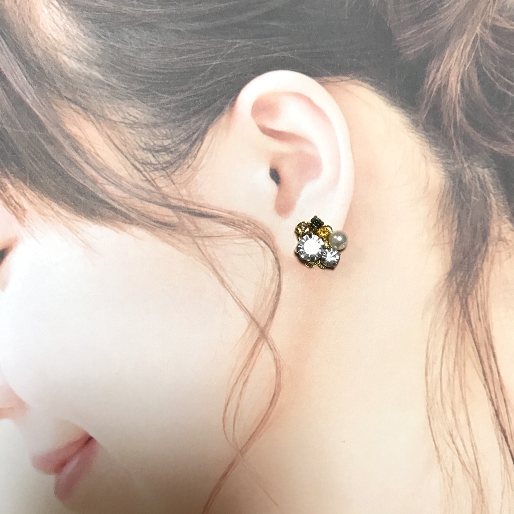 送料込み⭐︎鬼滅の刃 善逸イメージビジューピアス