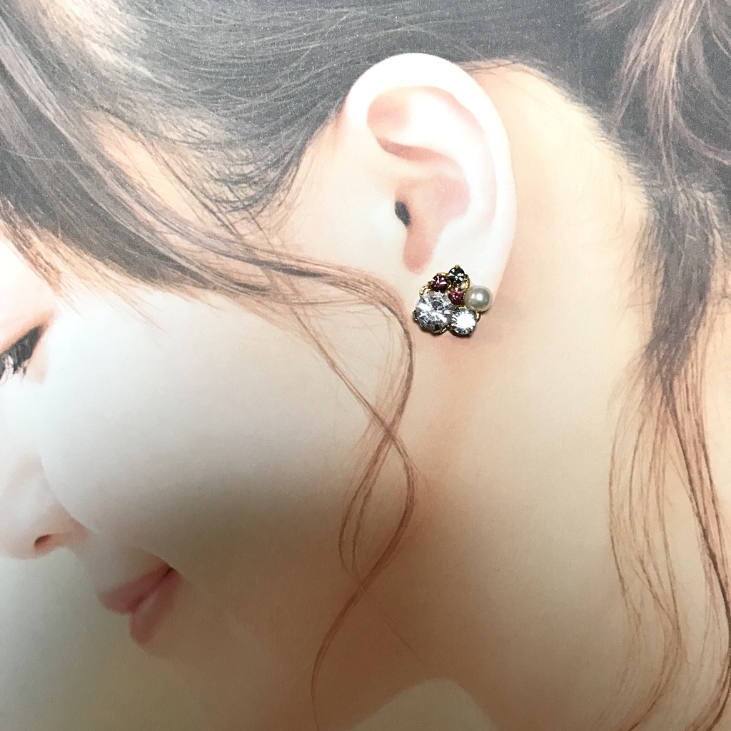 送料込み⭐︎鬼滅の刃 胡蝶しのぶイメージビジューピアス