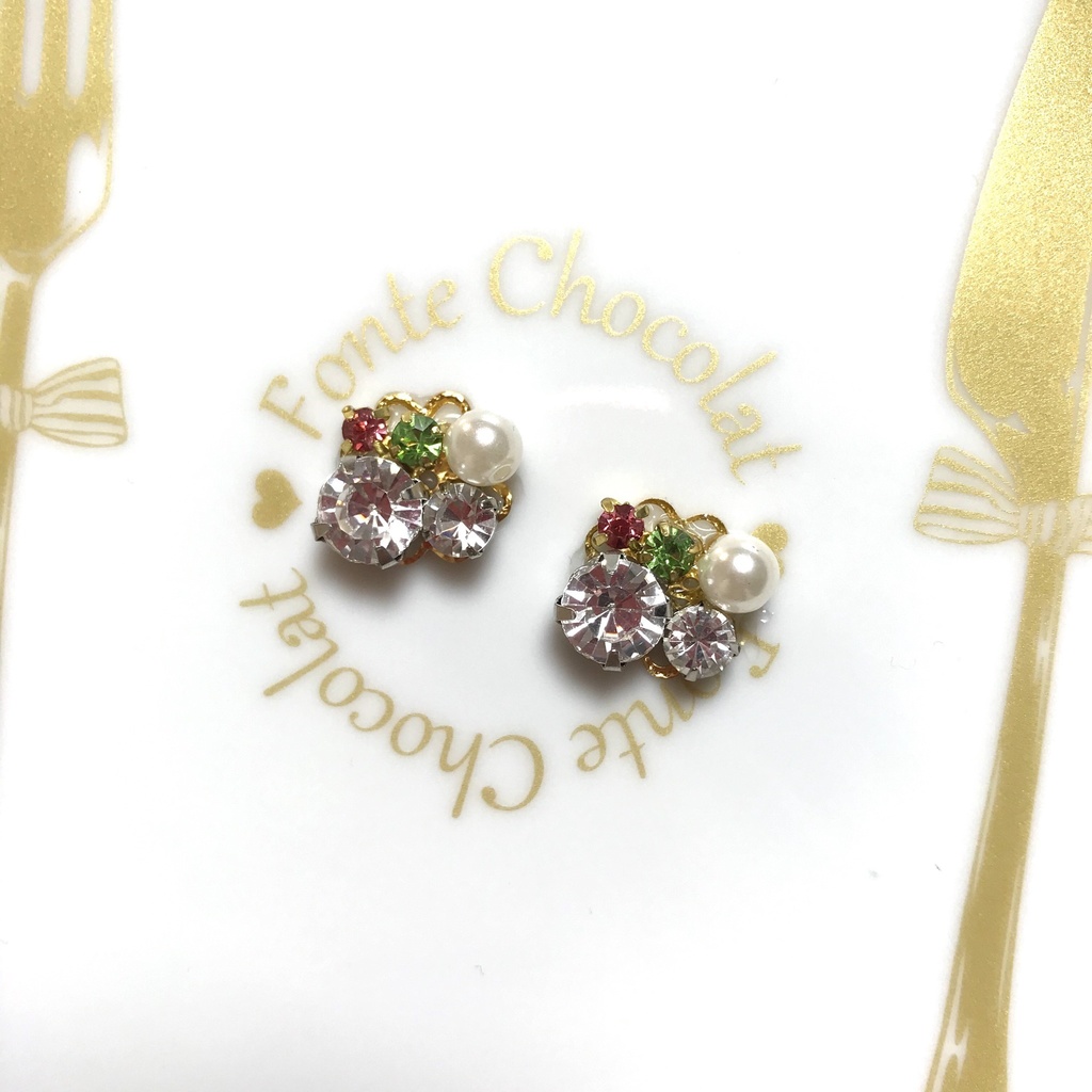 送料込み⭐︎鬼滅の刃 甘露寺蜜璃イメージビジューピアス