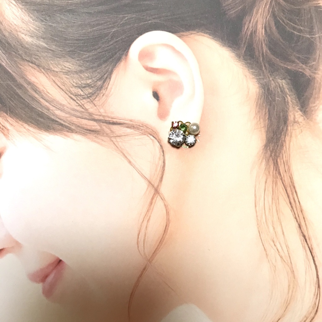 送料込み⭐︎鬼滅の刃 甘露寺蜜璃イメージビジューピアス