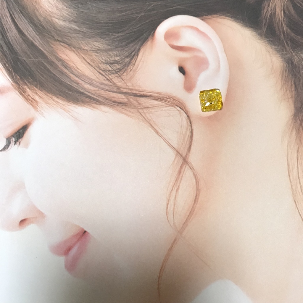 送料込み⭐︎黄色ビーズのスクエアピアス