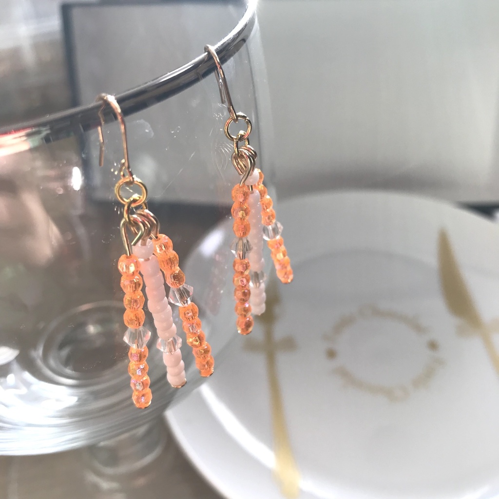 送料込み⭐︎オレンジのビーズフリンジピアス