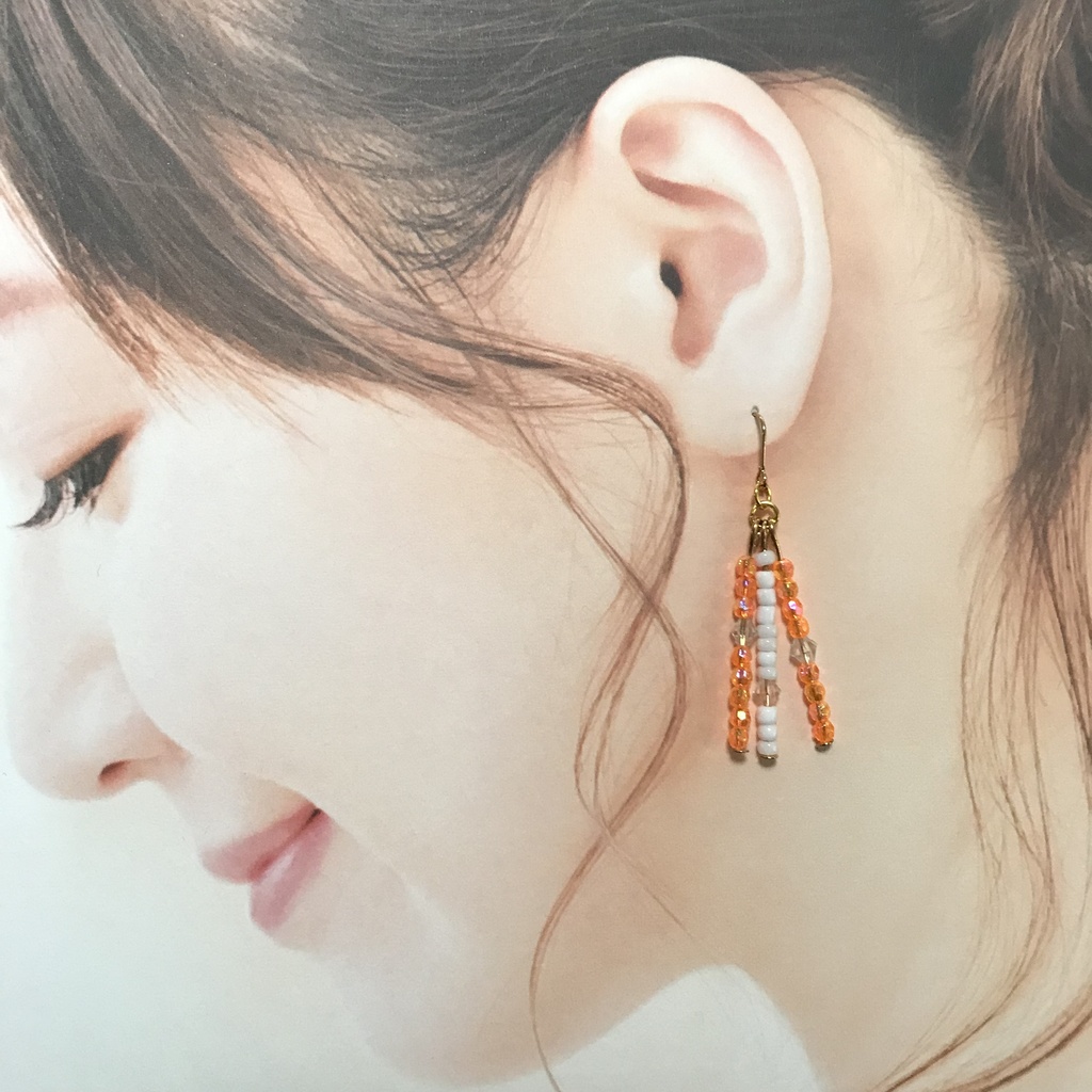 送料込み⭐︎オレンジのビーズフリンジピアス