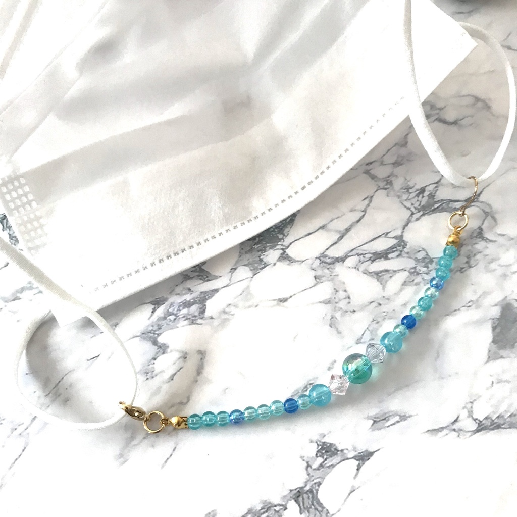 送料込み⭐︎水色と青のビーズのマスク留め