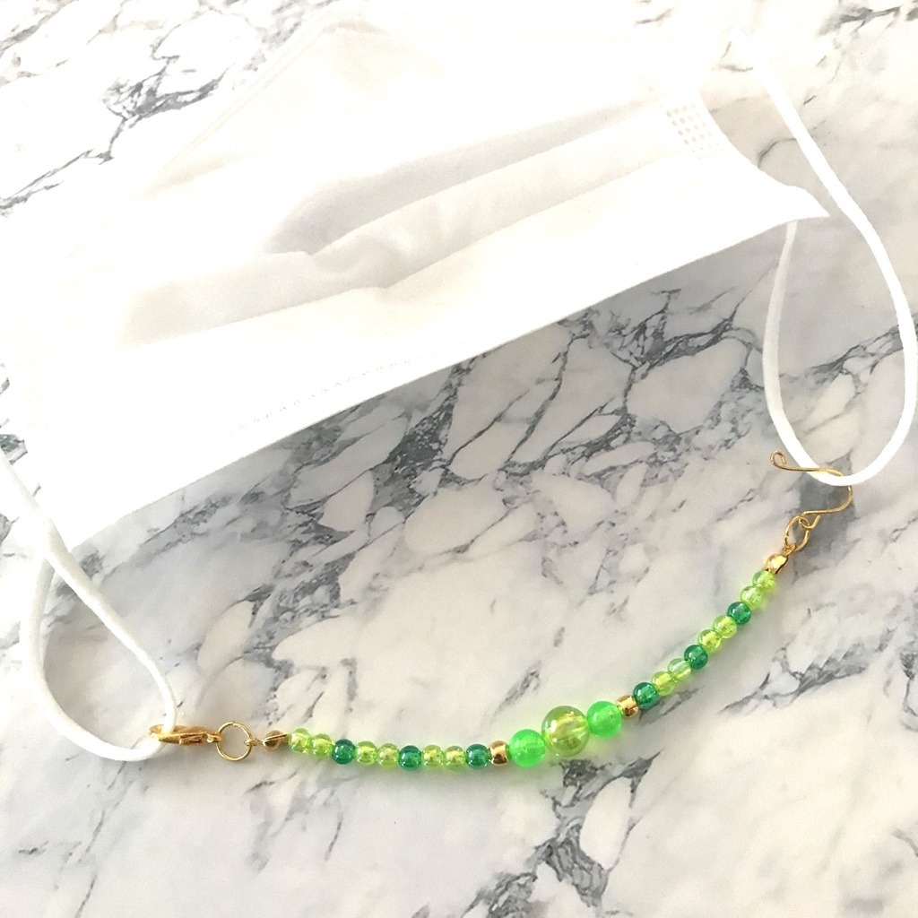 送料込み⭐︎緑のビーズのマスク留め