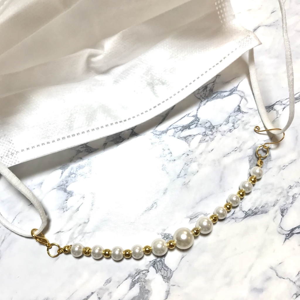 送料込み⭐︎パールとゴールドビーズのマスク留め