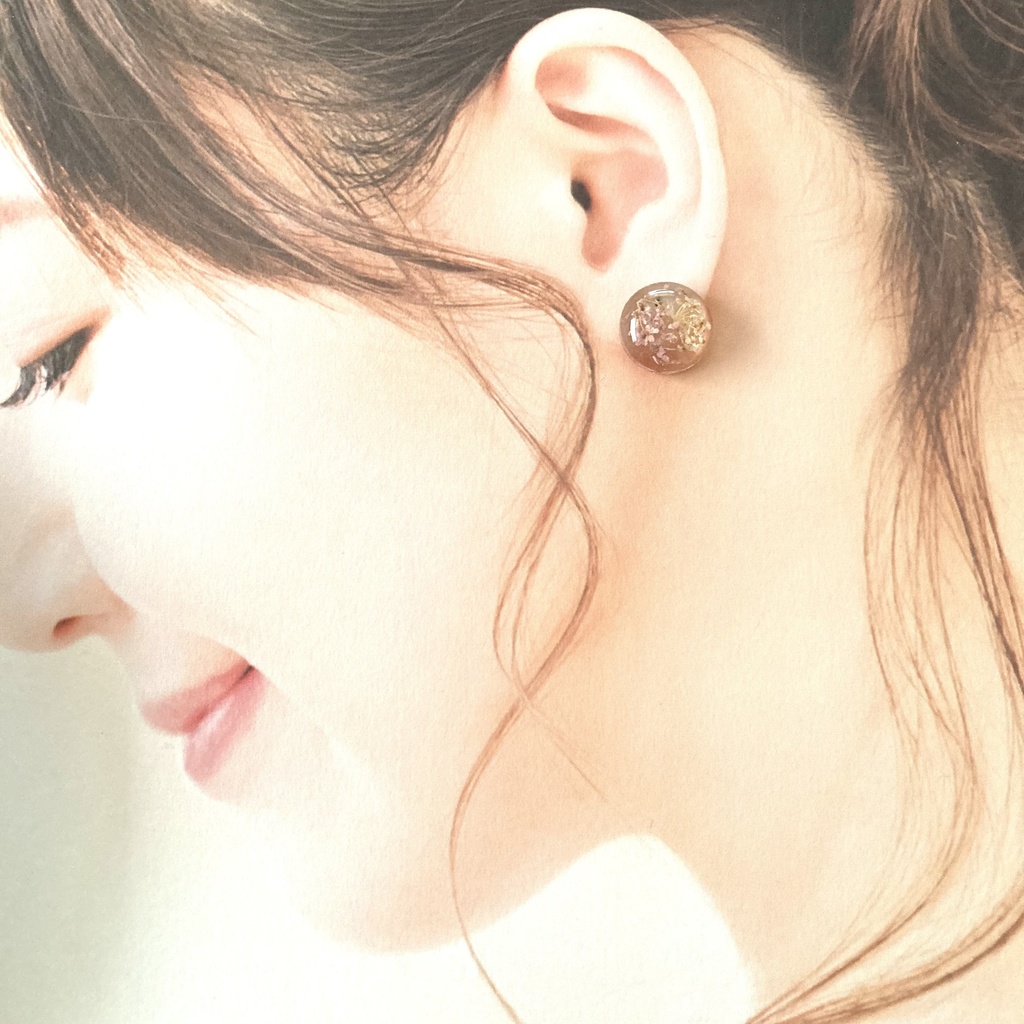 送料込み☆ピンクと白のドライフラワーピアス