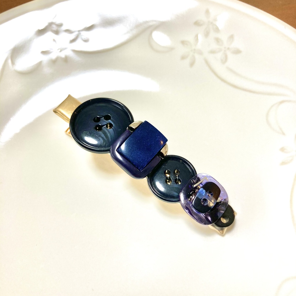 送料込み⭐︎ネイビーのボタンヘアクリップ