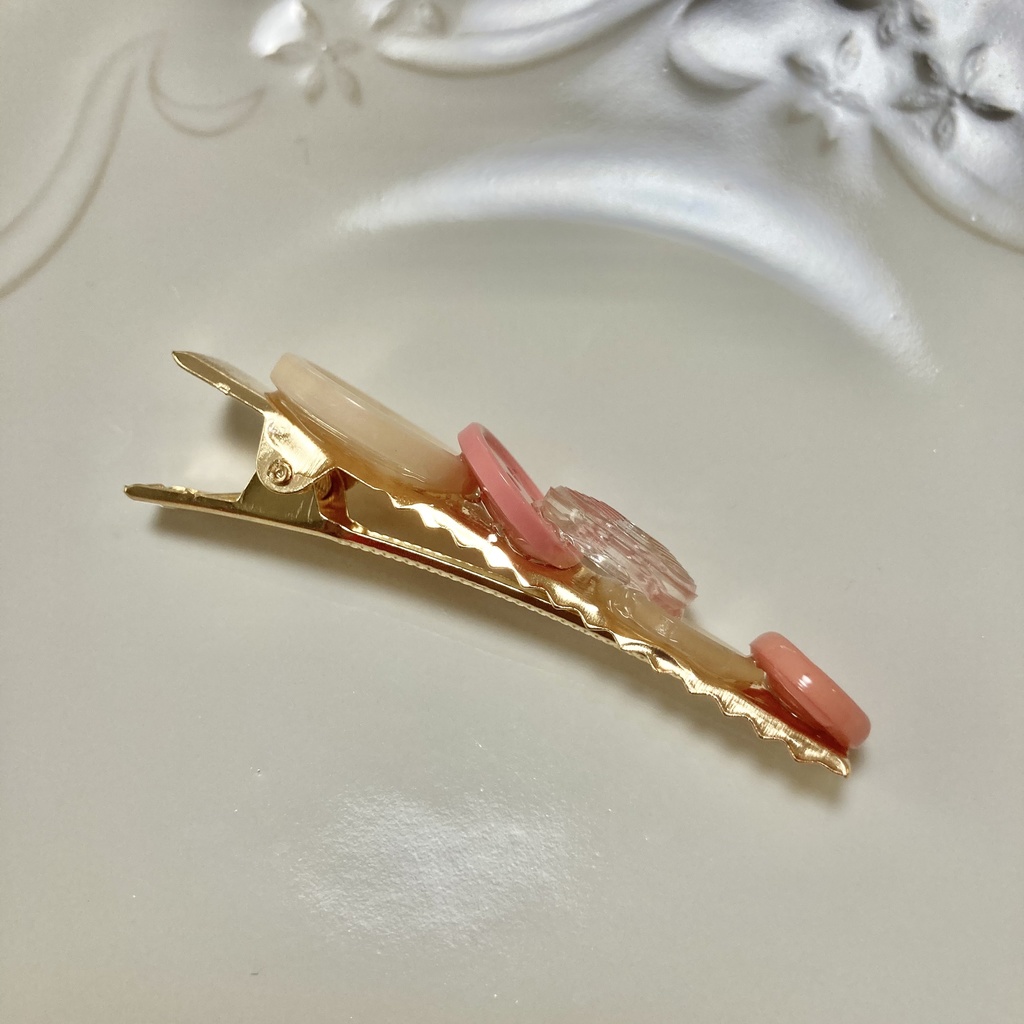 送料込み⭐︎ピンクのボタンヘアクリップ