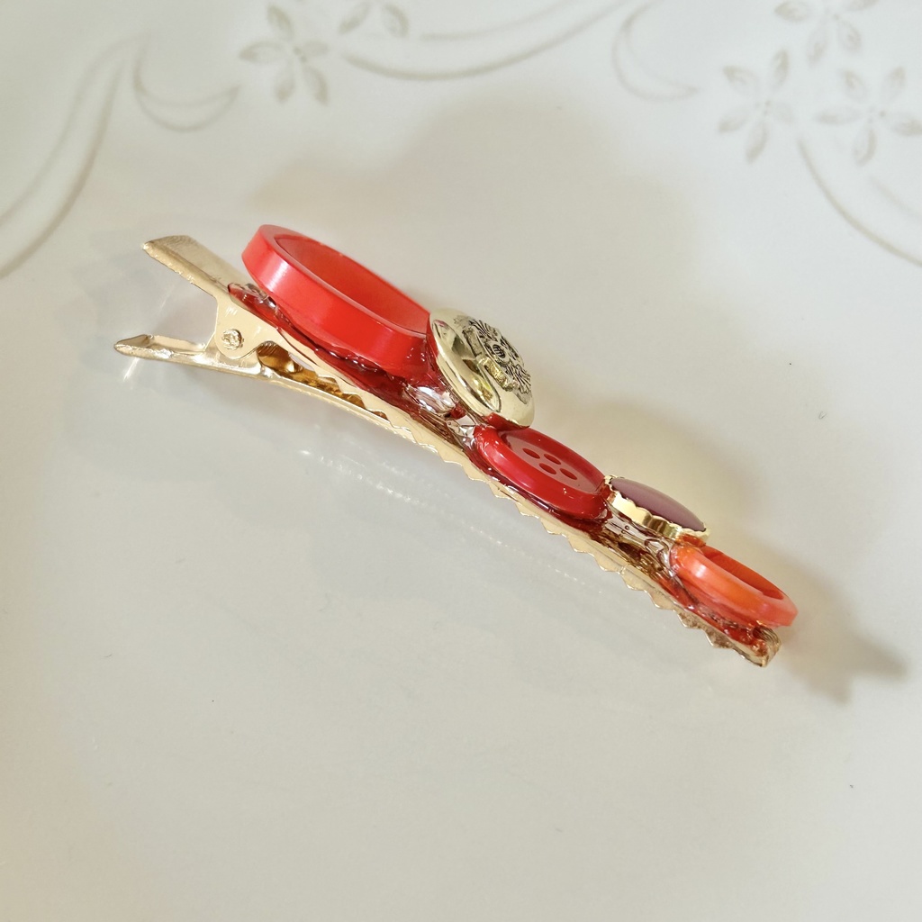 送料込み⭐︎赤の推しカラーレトロボタンヘアクリップ