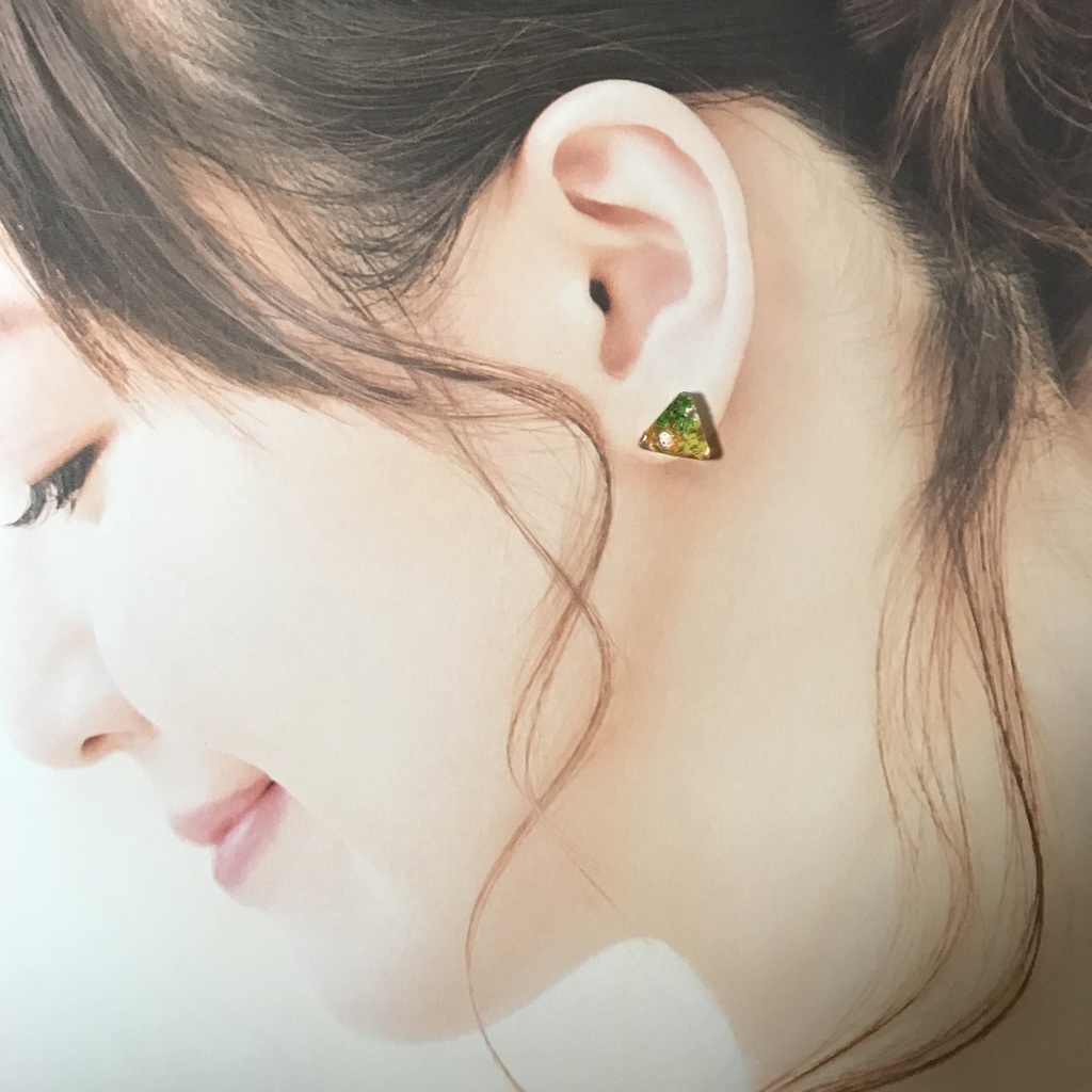 送料込み☆三角のカラフルドライフラワーピアス