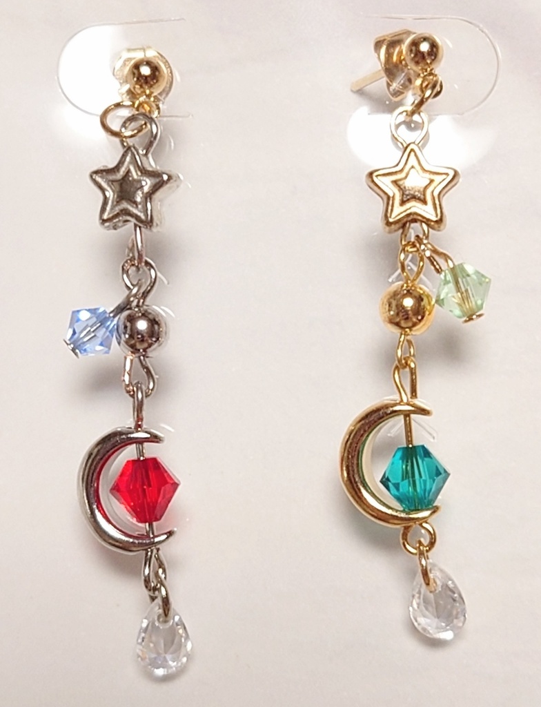 赤と緑の月型イヤリング＆ピアス