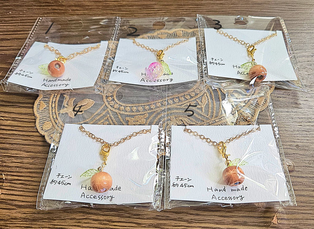 『りんごのネックレス』