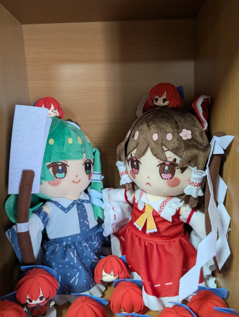 もずくず（@mzkzmm）さんの博霊霊夢さんぬいぐるみ　 東風谷早苗さんぬいぐるみ