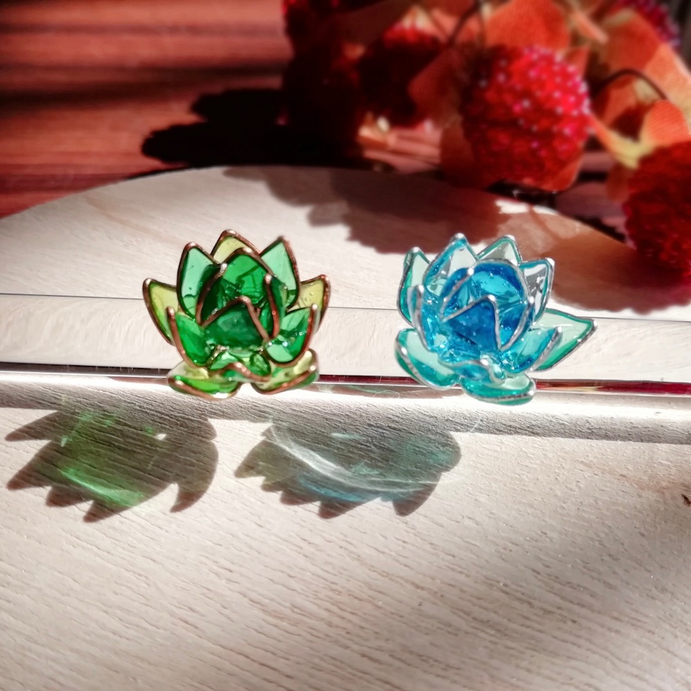 セミオーダー推し色の蓮の花(ピアス・イヤリング)