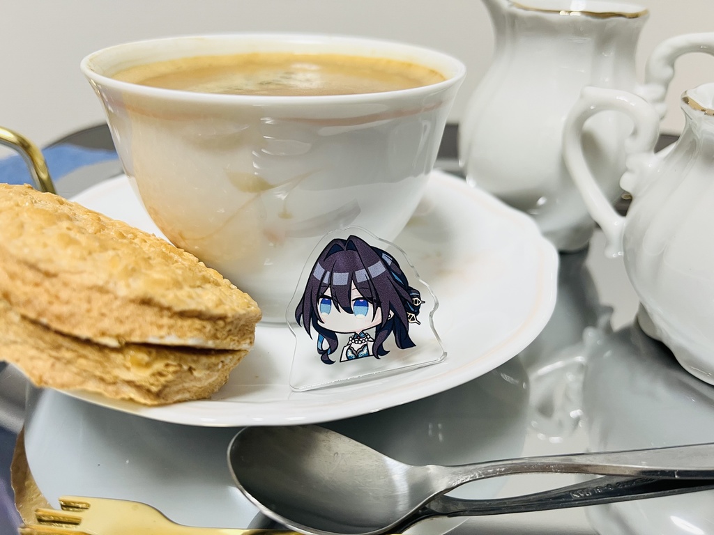 お菓子と一緒に撮ってほしいるあんめいアクスタ